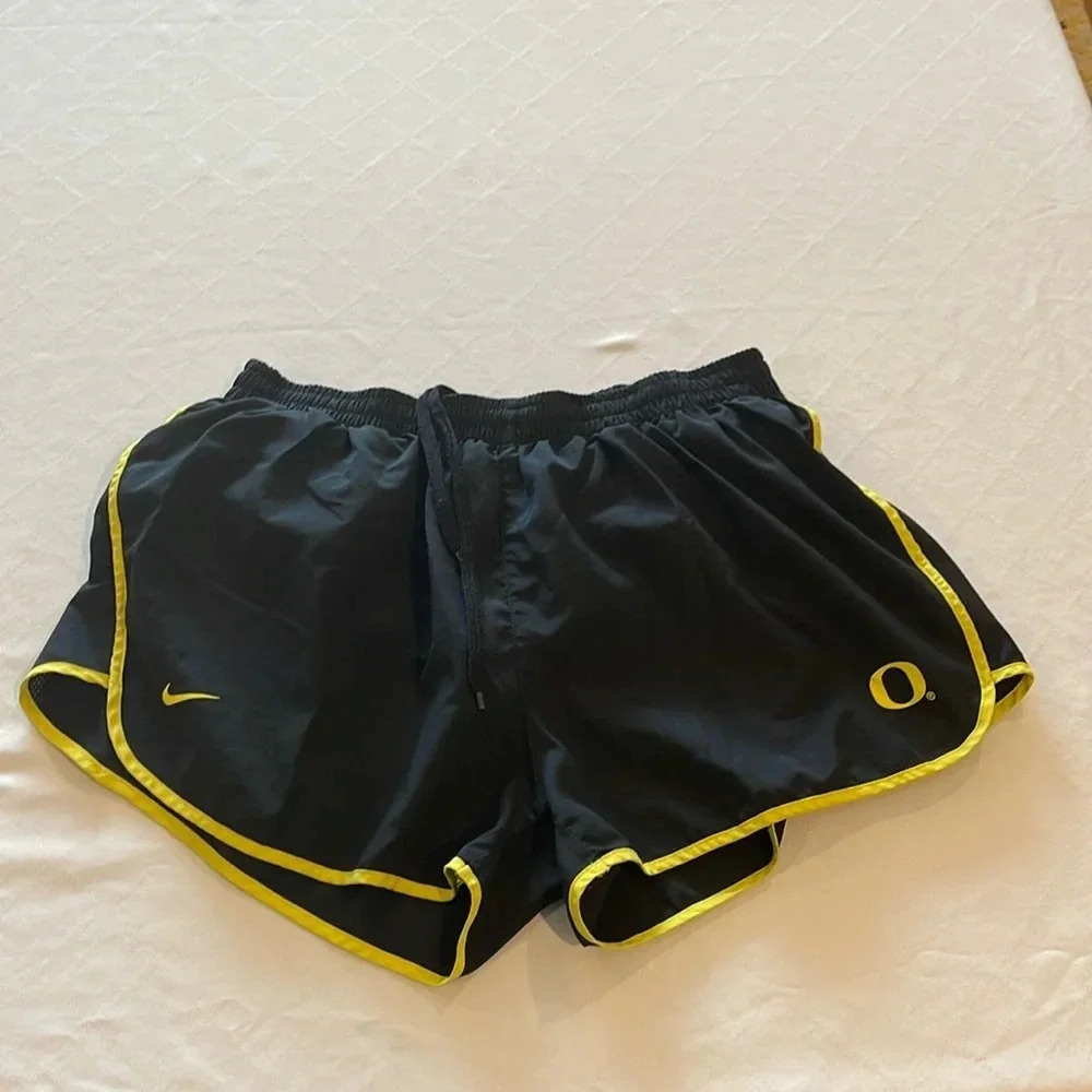 Nike women’s‎ XL university of Oregon lined running shorts EUC
